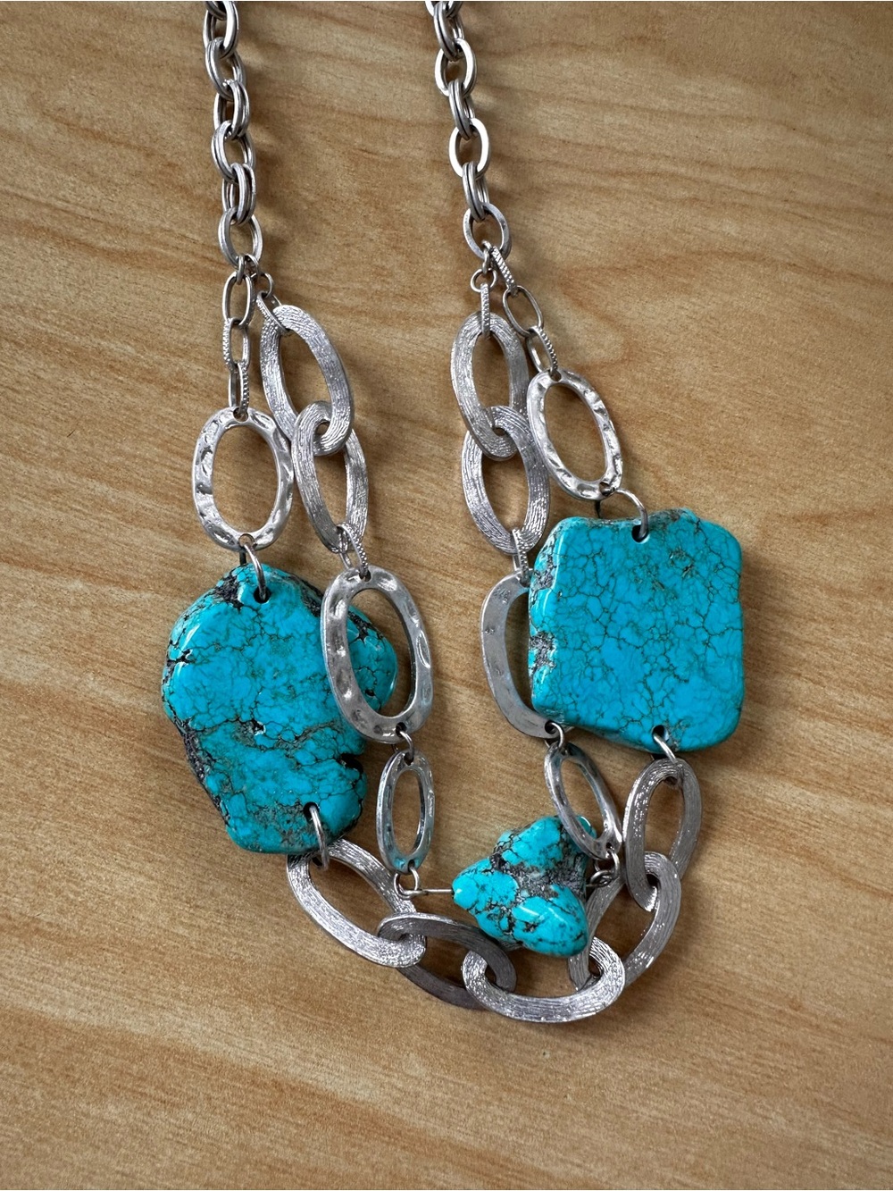 Magnesite Silver tone Link Necklace with Stone Accents